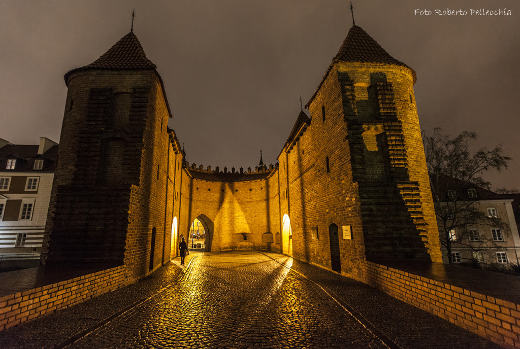 Fb17 Varsavia castello medievale di notte