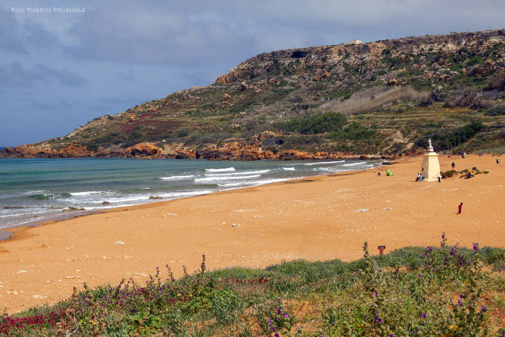 Gozo spiaggia rossa di Ramla Bay